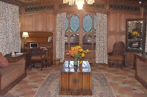 New Alexandra Houseboats