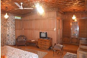 New Alexandra Houseboats