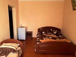 Oganes Guesthouse