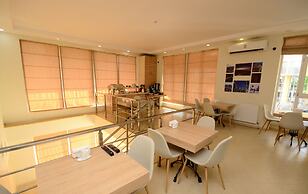 City Hotel