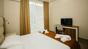 City Hotel