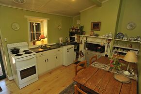 Emma Tiver Heritage Cottage