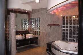 5 Bedroom Seaview Villa Tongson Bay