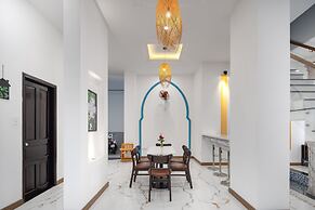 Phuong Dong Hotel & Apartment