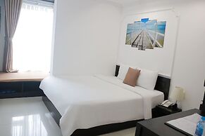 Phuong Dong Hotel & Apartment