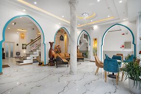 Phuong Dong Hotel & Apartment