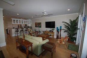 Kokopelli - Bay Front / Marina Front 3 Bedroom Townhouse by RedAwning