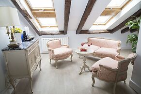 Oriente Palace Apartments