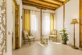 Oriente Palace Apartments