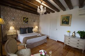 Oriente Palace Apartments