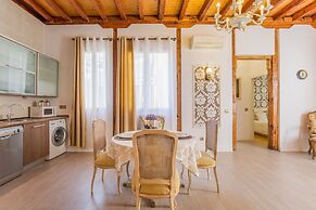 Oriente Palace Apartments