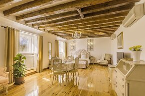 Oriente Palace Apartments