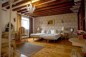 Oriente Palace Apartments