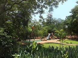 Bongwe Guesthouse and Camp