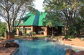 Bongwe Guesthouse and Camp