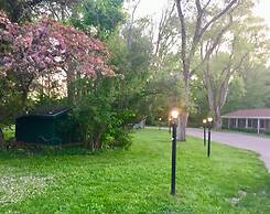 Elk Rapids Lakeshore Inn