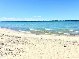 Elk Rapids Lakeshore Inn