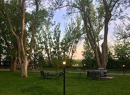 Elk Rapids Lakeshore Inn