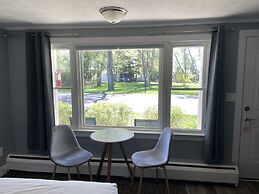 Elk Rapids Lakeshore Inn