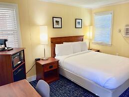 Elk Rapids Lakeshore Inn