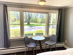 Elk Rapids Lakeshore Inn