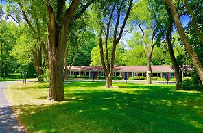 Elk Rapids Lakeshore Inn