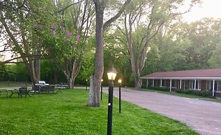 Elk Rapids Lakeshore Inn