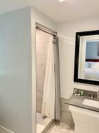 Elk Rapids Lakeshore Inn