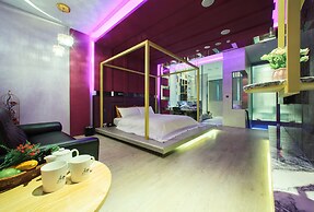 Chen He Spa Motel