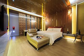 Chen He Spa Motel