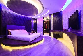 Chen He Spa Motel
