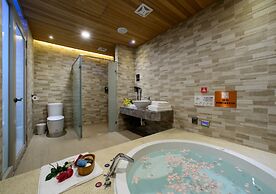 Chen He Spa Motel