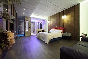 Chen He Spa Motel