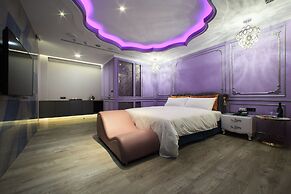 Chen He Spa Motel