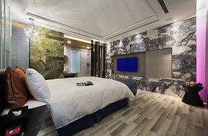 Chen He Spa Motel