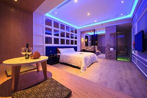 Chen He Spa Motel