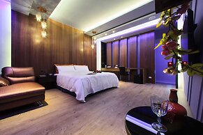 Chen He Spa Motel