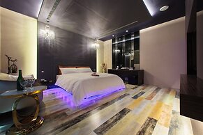 Chen He Spa Motel