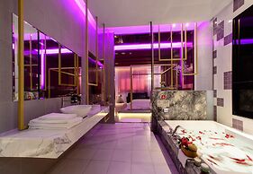 Chen He Spa Motel