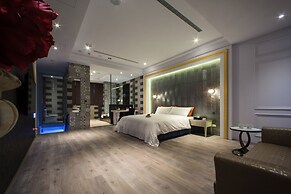 Chen He Spa Motel