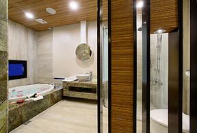 Chen He Spa Motel
