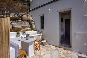 Living Theros Luxury Suites