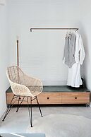 Living Theros Luxury Suites