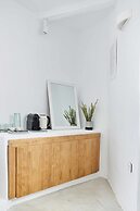 Living Theros Luxury Suites