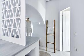 Living Theros Luxury Suites