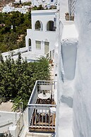 Living Theros Luxury Suites