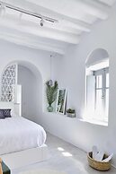 Living Theros Luxury Suites