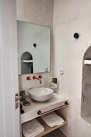 Living Theros Luxury Suites