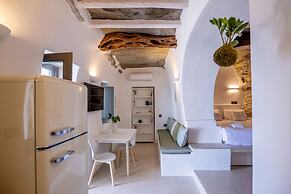 Living Theros Luxury Suites