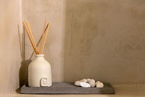 Living Theros Luxury Suites